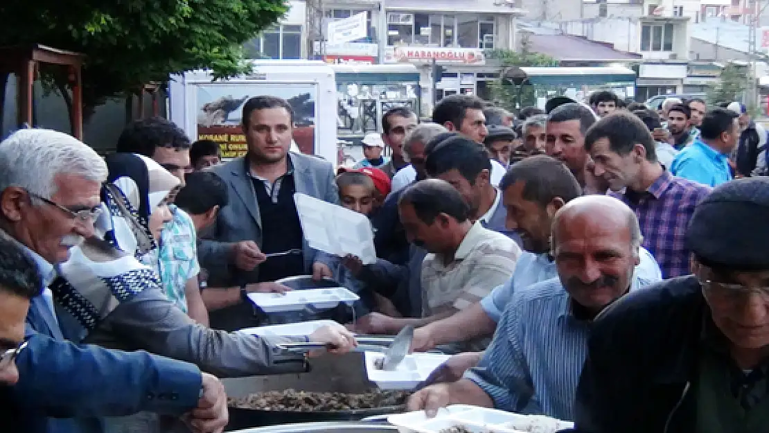 Erciş'te İftar Çadırına Yoğun İlgi 