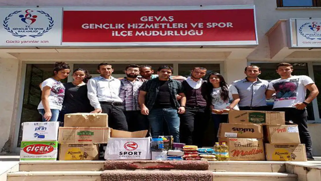 Gevaşlı Gençlerden Muhtaç Ailelere Yardım