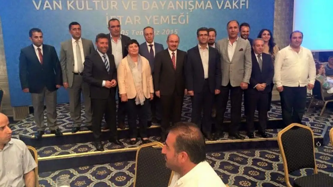 AKPli Çelik HDPli Vekille bir araya geldi