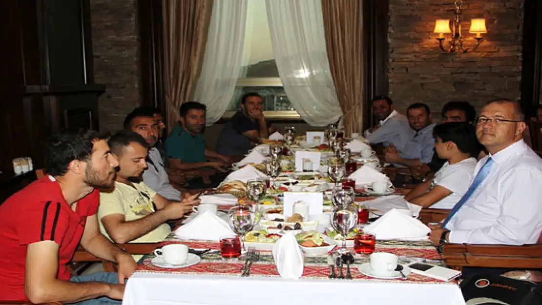 Elit Word Otel'den Gazetecilere İftar