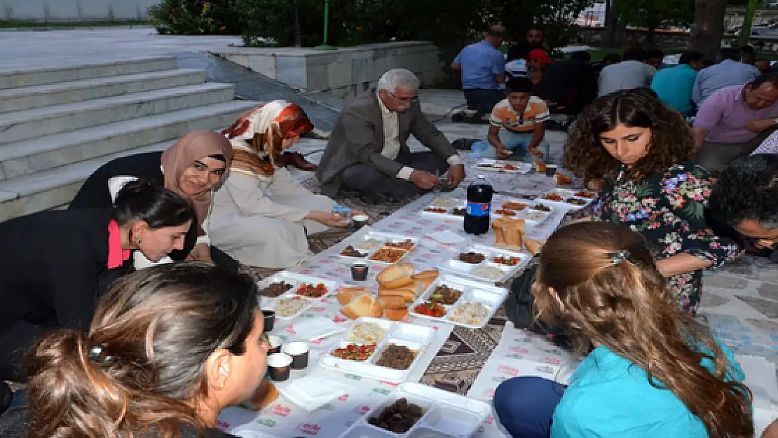 Erciş Belediyesi Personeli İftarda Buluştu