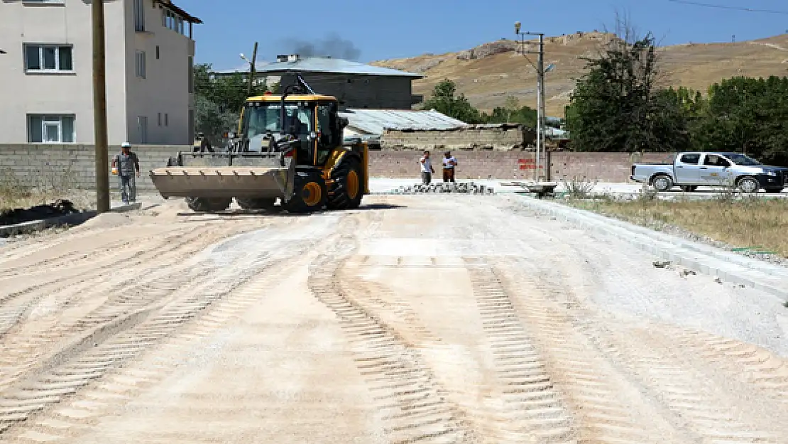 İpekyolu Belediyesinden Yol Yapım Çalışması