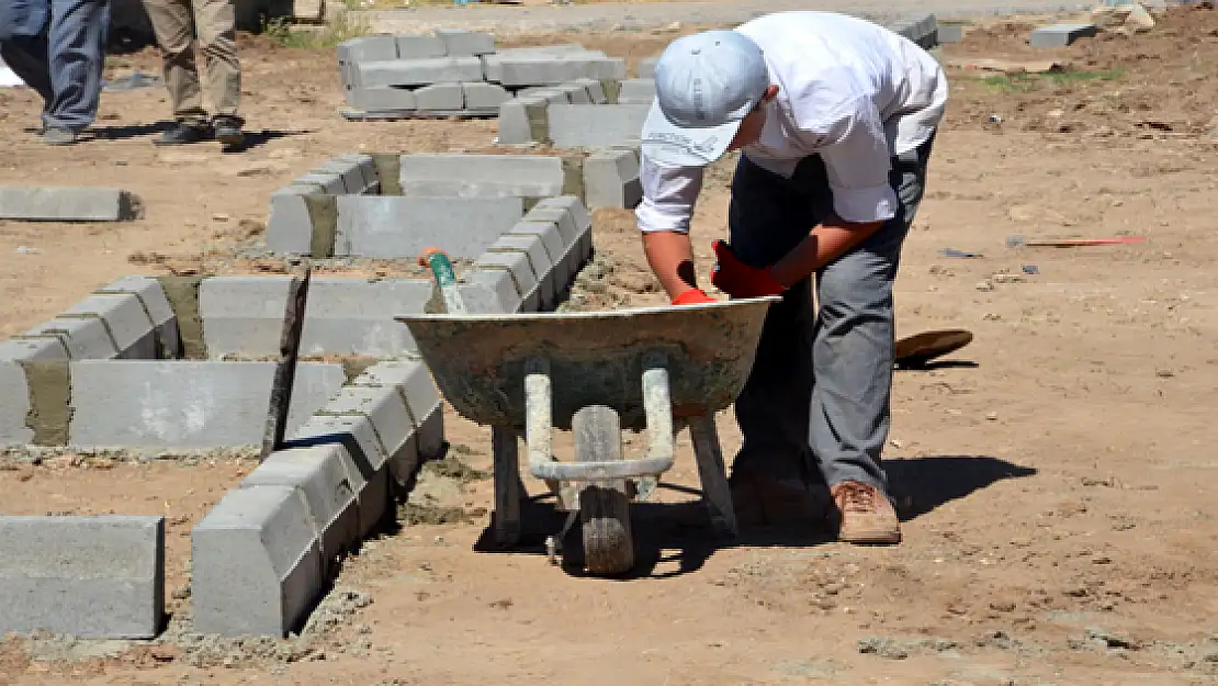 Erciş Belediyesinden Park Yapımı