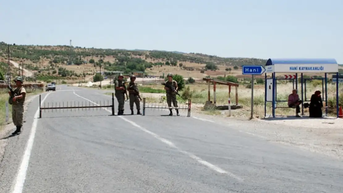 PKK Hakkari-Çukurça karayolunu ulaşıma kapattı