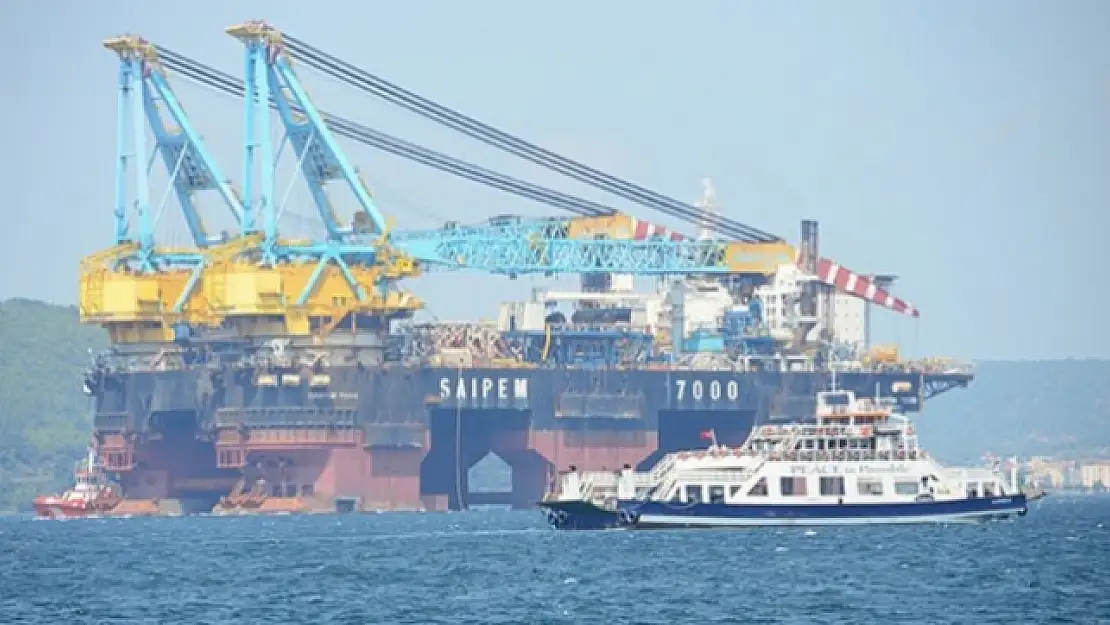 Çanakkale Boğazı'ndan 'dev' geçti