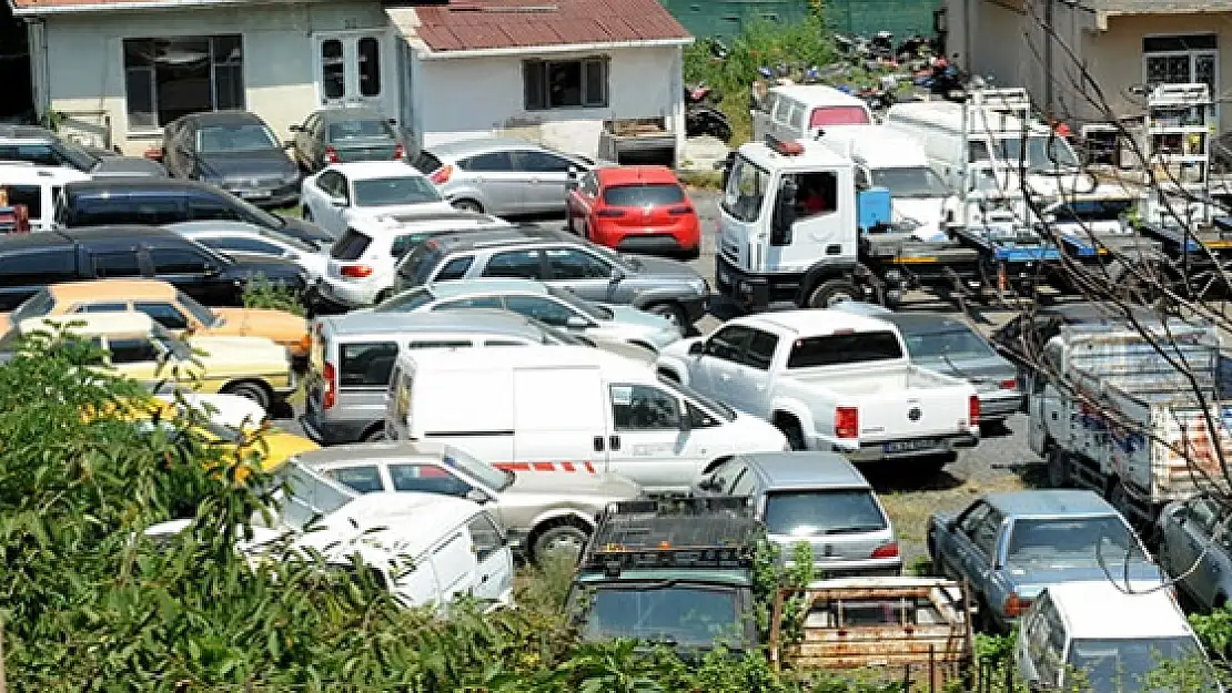 İcralık araçlar otoparkları doldurdu