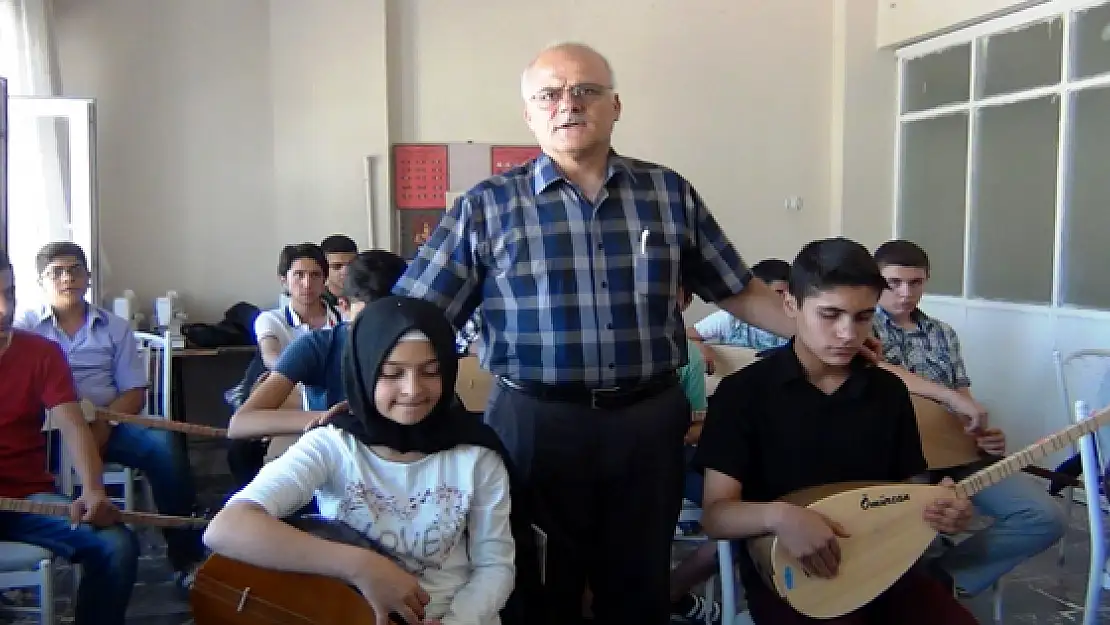 Ercişte Bağlama Kursuna Yoğun İlgi