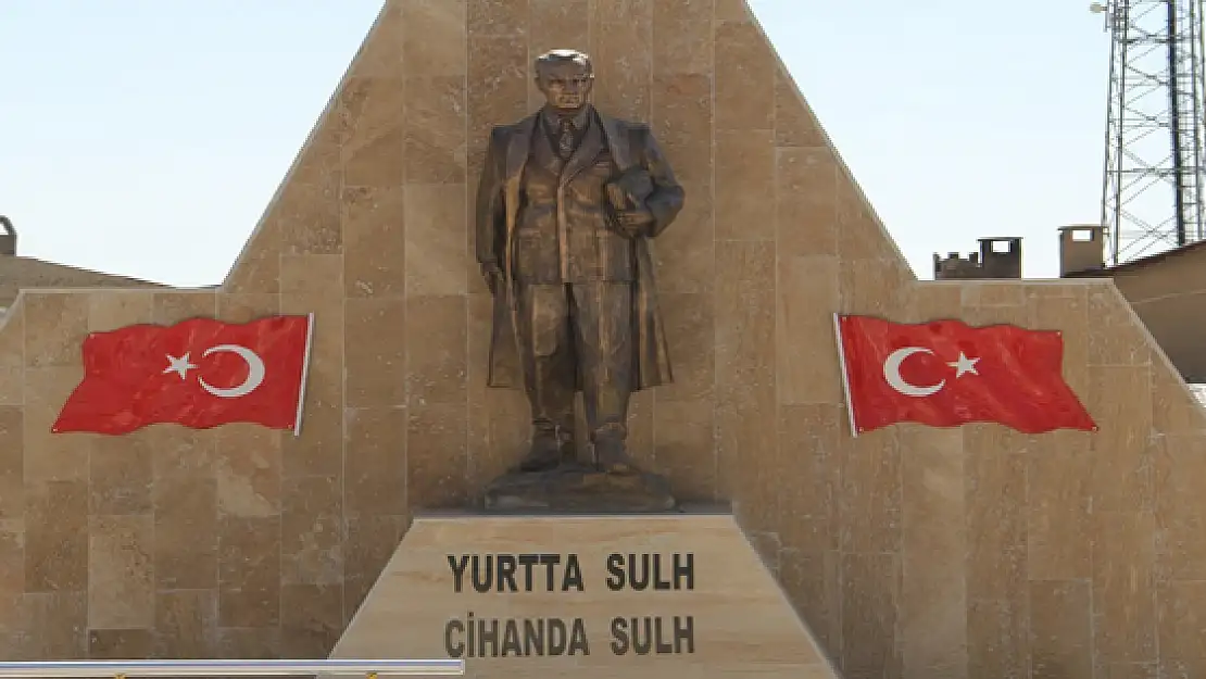 Başkaleye Yeni Atatürk Anıtı Yapıldı