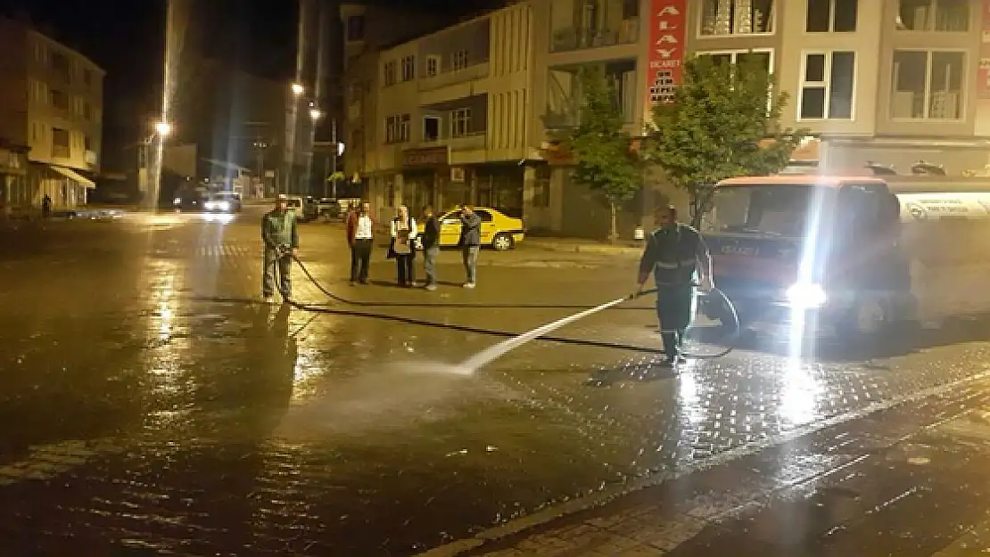  Erciş Belediyesi Cadde Ve Sokakları Yıkadı