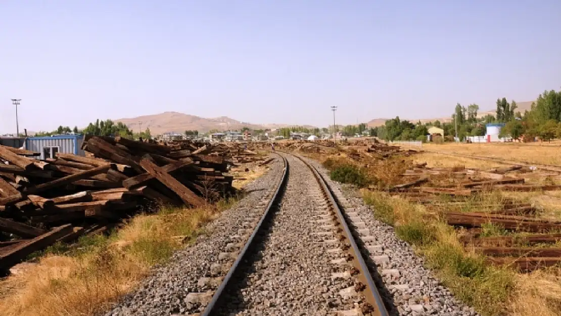 VANDA TREN RAYLARI YENİLEME ÇALIŞMALARI 