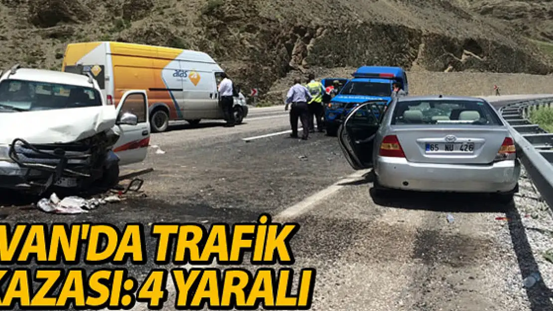 Van'da Trafik Kazası: 4 Yaralı