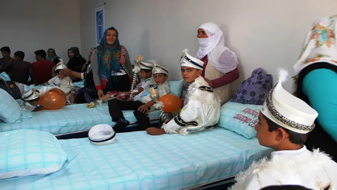 Tuşba Belediyesinden Toplu Sünnet Şöleni