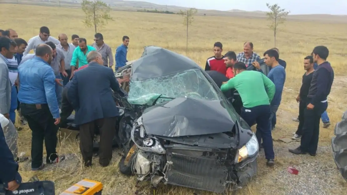 Van'da trafik kazası 1 ölü 2 yaralı