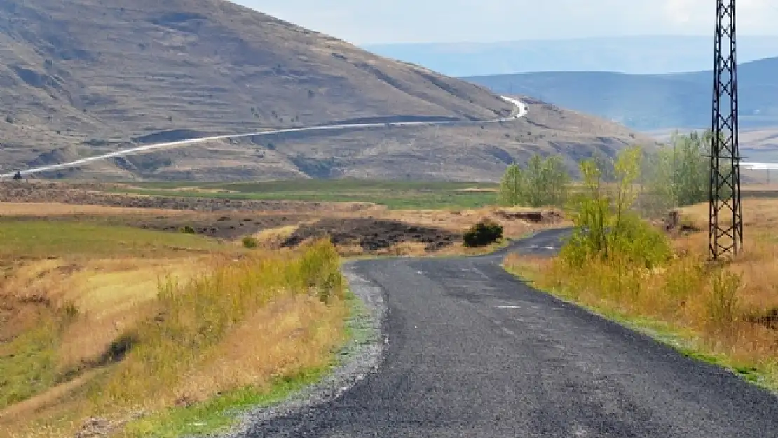 Erciş'te Yol Asfaltlama Çalışması