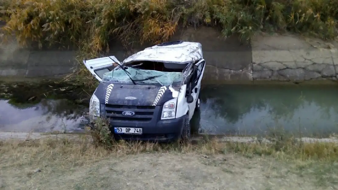 Van'da Trafik Kazası 1 Ölü, 13 Yaralı