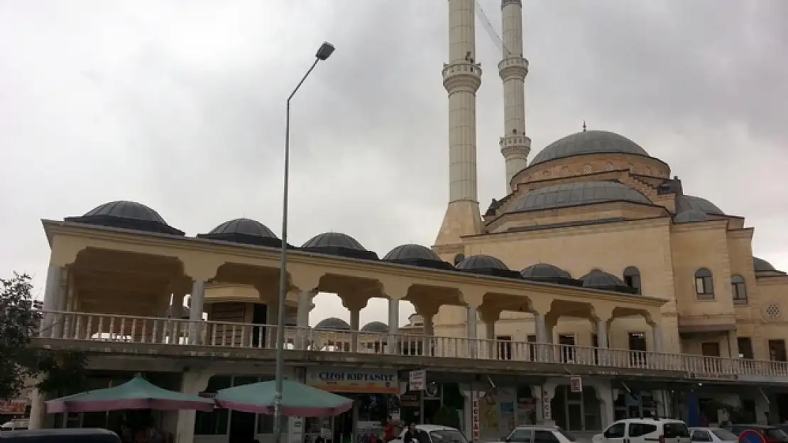 Başbakan Davutoğlu'ndan Van'daki Camiye Maddi Destek