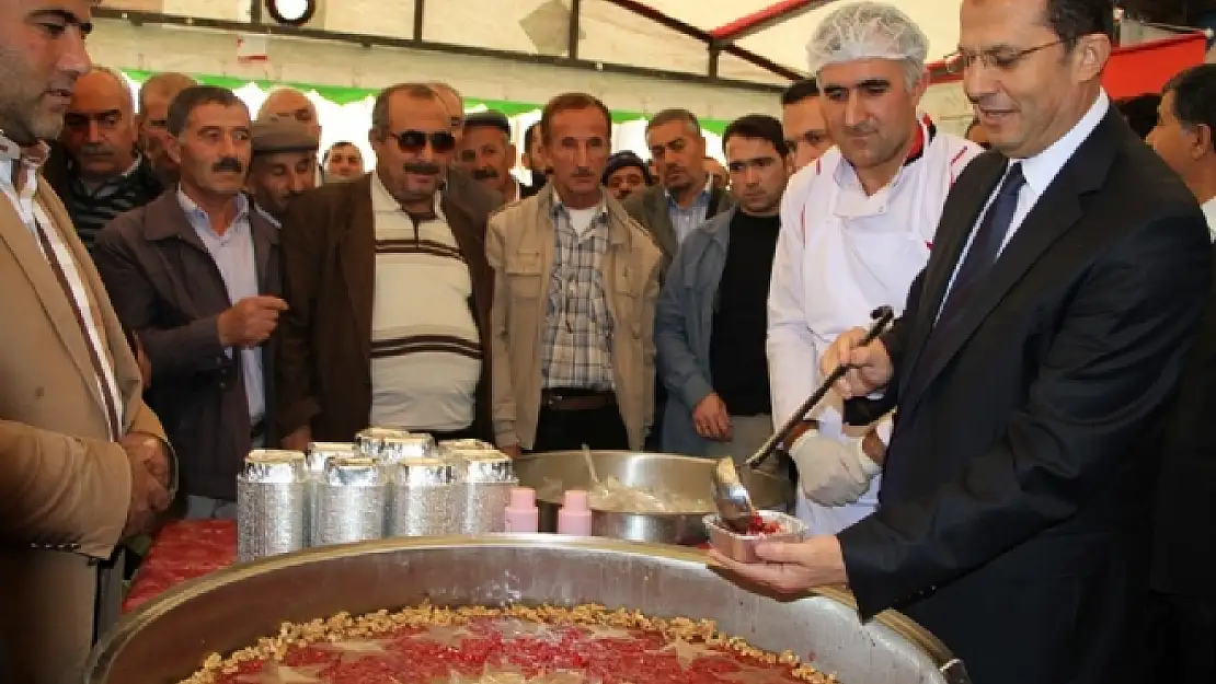 Cumhurbaşkanlığı Tarafından Vanda Aşure Dağıtıldı