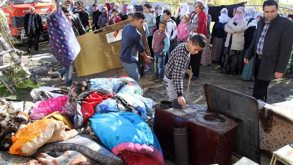 Altı Nüfuslu Tıraktır Ailesi Evsiz Kaldı