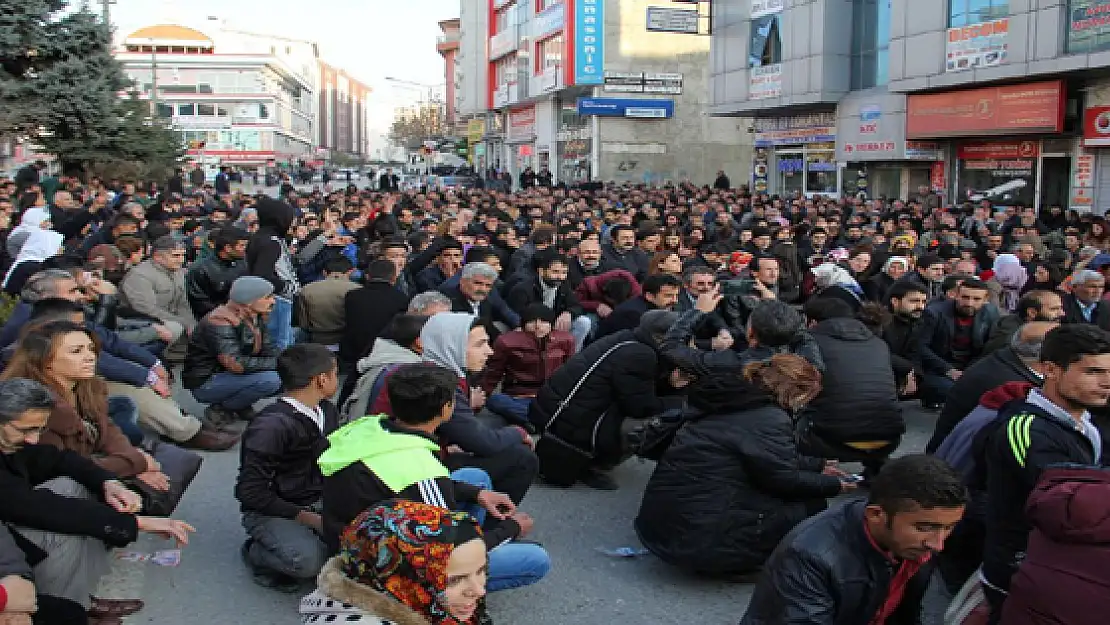 Tahir Elçinin öldürülmesi Vanda protesto edildi