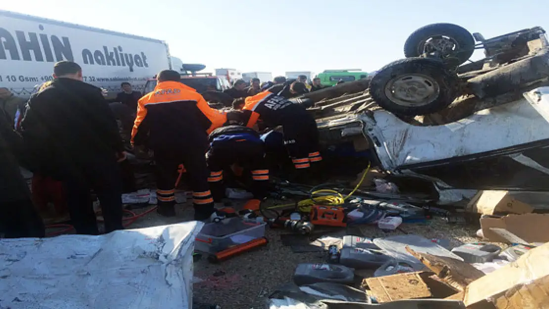 Öğrencileri Taşıyan Minibüs, Kamyonetle Çarpıştı: 11 Ölü