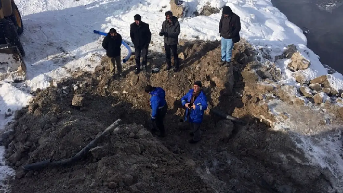 Çaldıranda Donan Şebeke Hatları Yenilendi