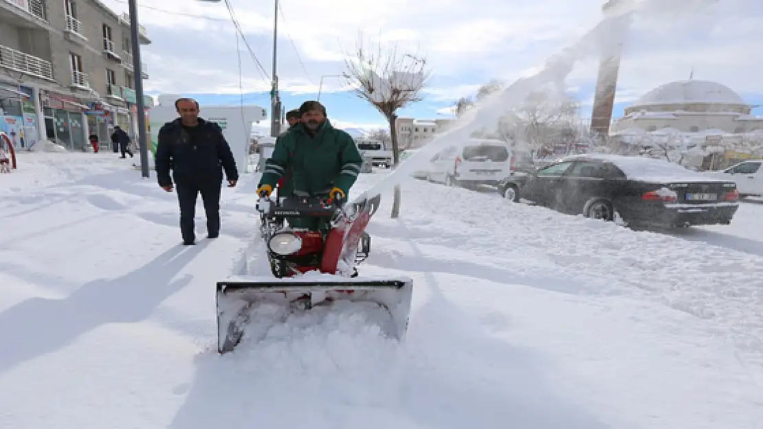 Gürpınar Belediye'si Yeni Kar Küreme Aracı Aldı