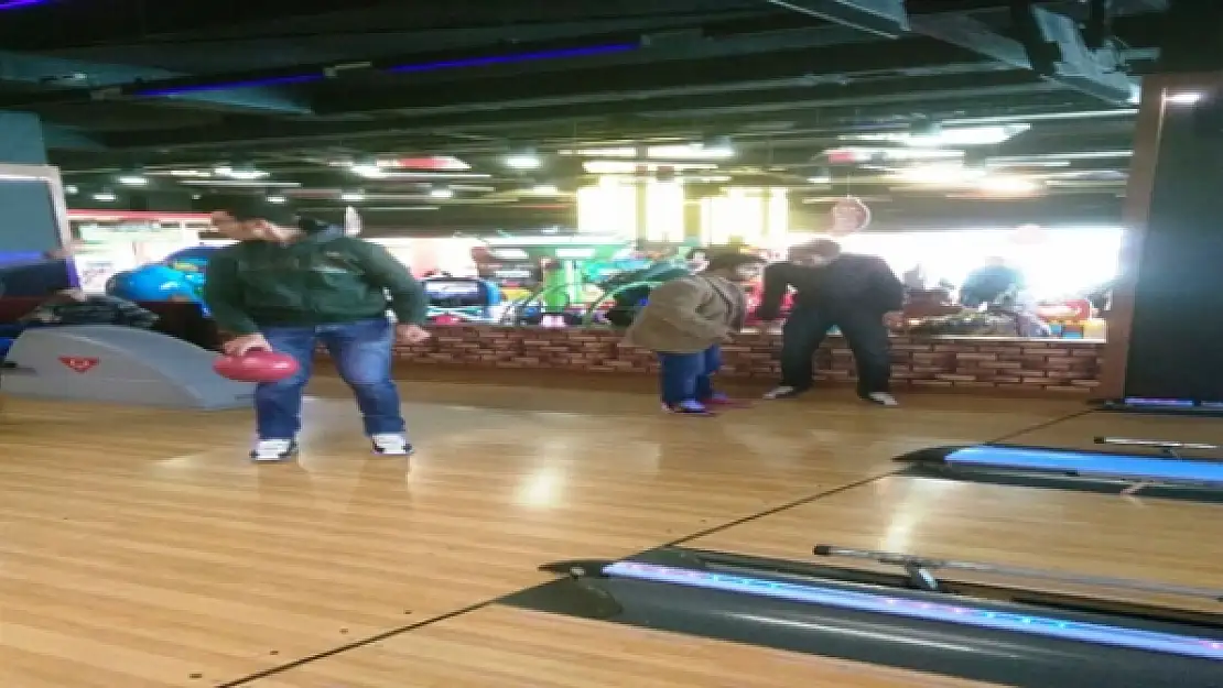 Engellilerin Bowling Heyecanı