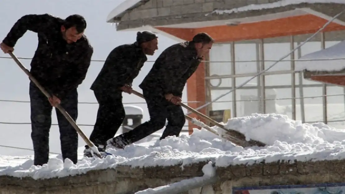 Başkalede 63 Mahalle Yolu Ulaşıma Kapandı