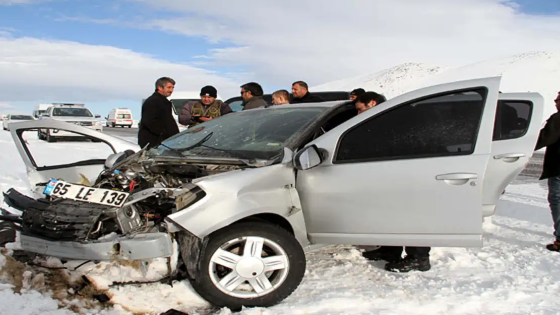 Çaldıranda Trafik Kazası: 6 Yaralı