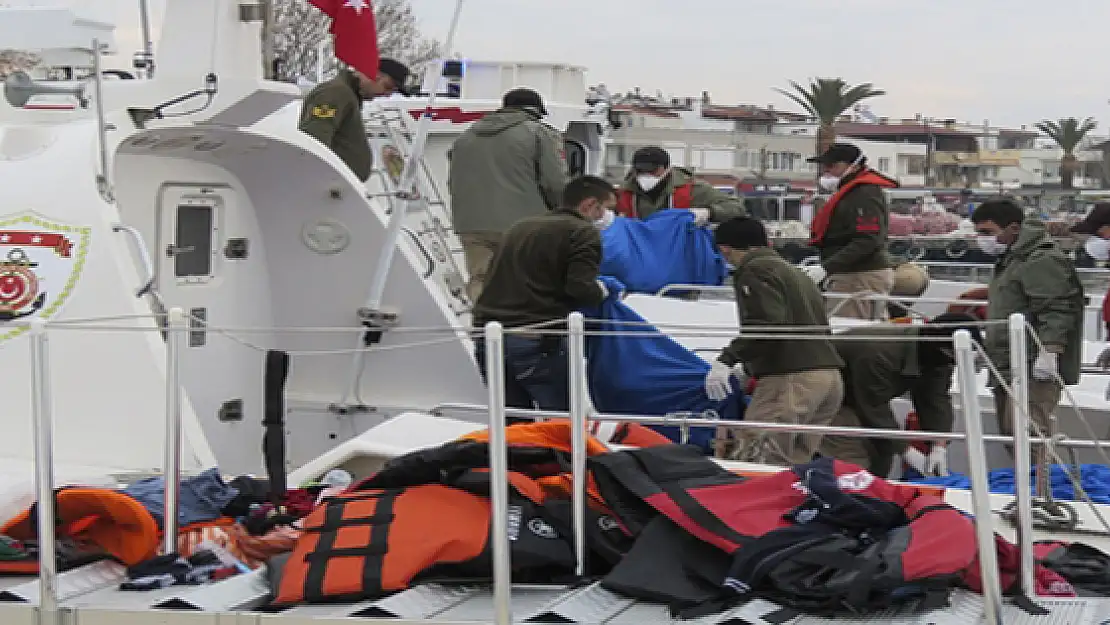 Çanakkale'de tekne battı: 10 kişi öldü