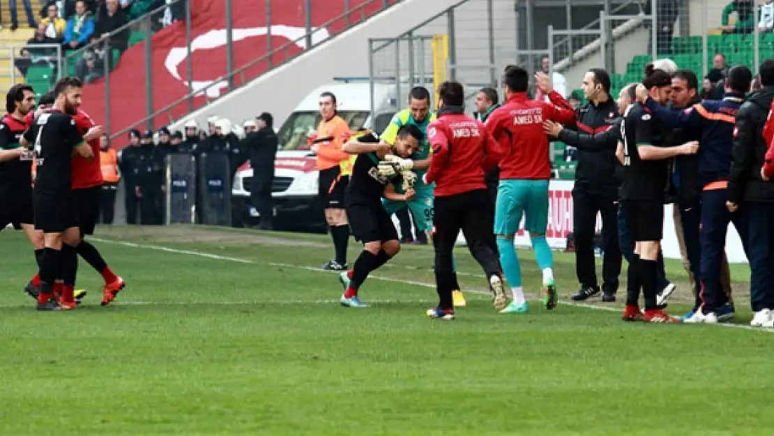 Bursaspor: 1 - Amed Sportif: 2