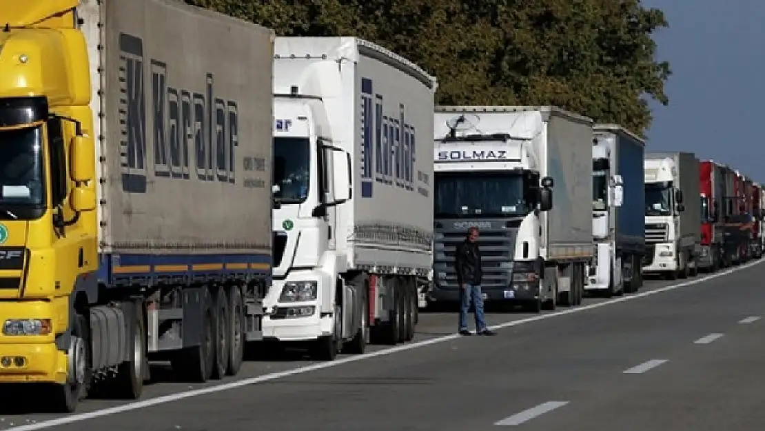 Rus TIRlarının geçişi engellendi, Rusya yanıt verdi