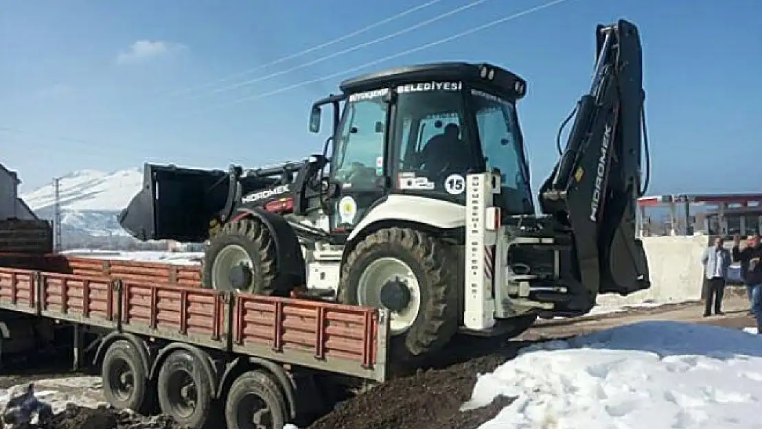 Samsundan Gevaş Belediyesine İş Makinesi