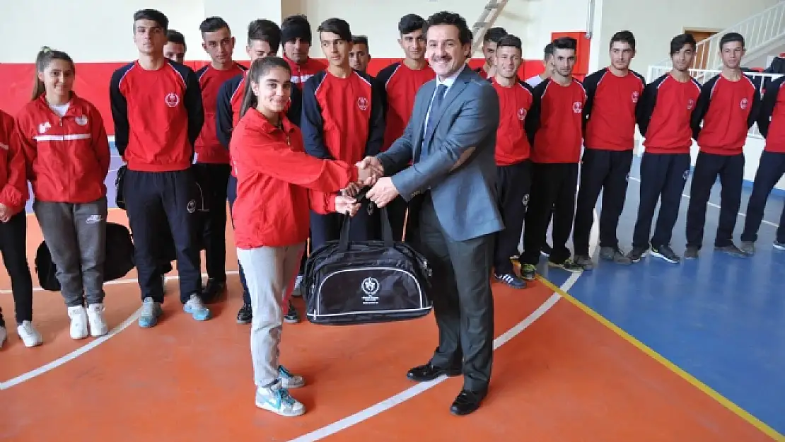 Vanlı Sporcular Mardine Uğurlandı