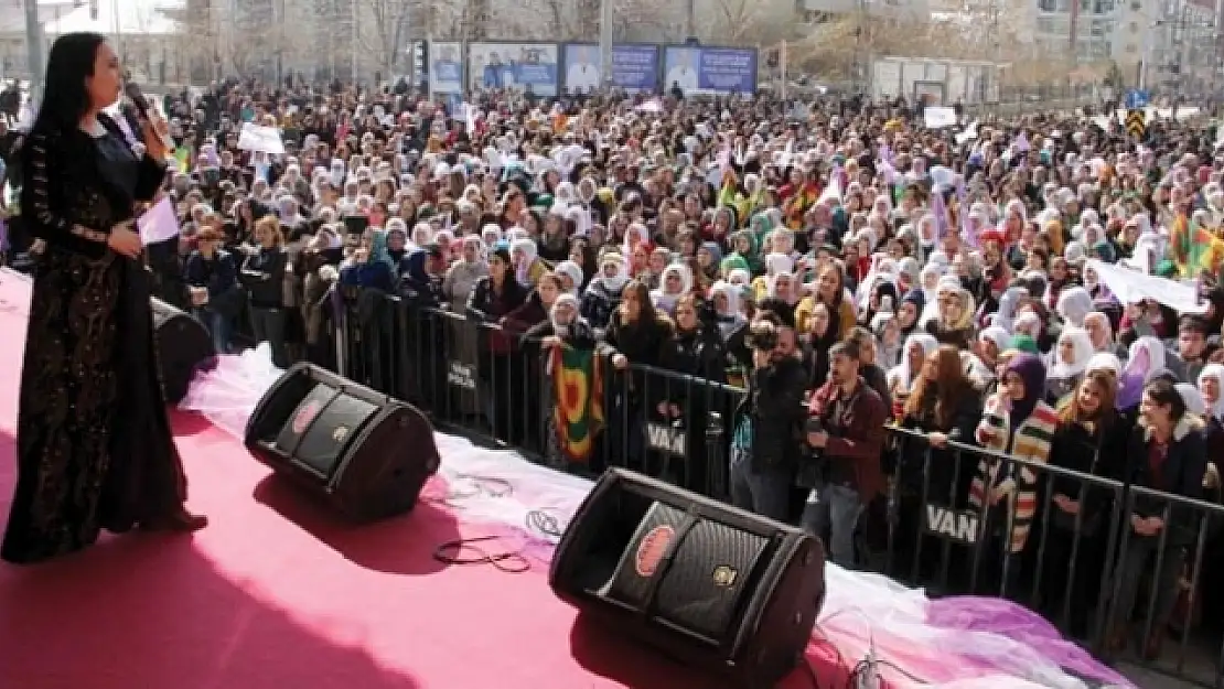 Kadınlar barış diye haykırdı