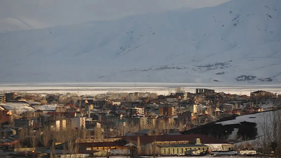 Yüksekova'da eğitim durdu: 35 bin öğrenci...