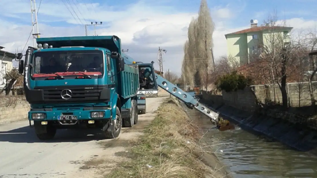 DSİden Sulama Kanalı Temizliği