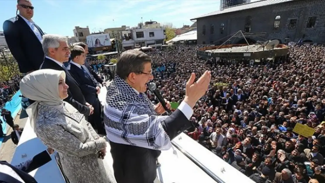 Başbakan Davutoğlu Diyarbakır'da