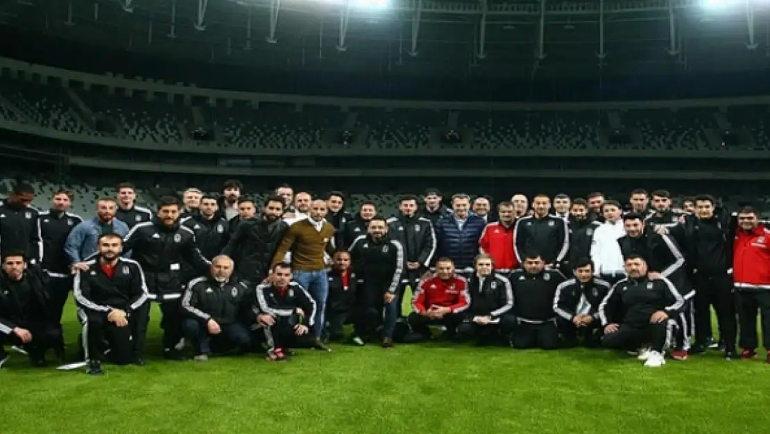 Beşiktaşlı futbolcular Vodafone Arena'yı gezdi