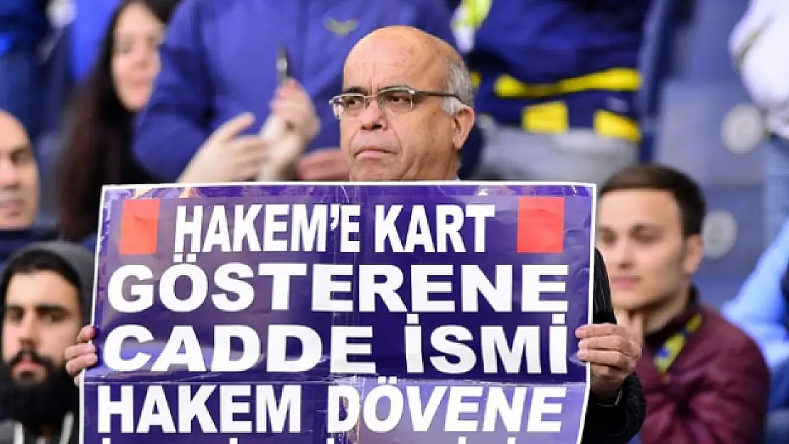 Fenerbahçeli taraftarlardan hakemlere destek