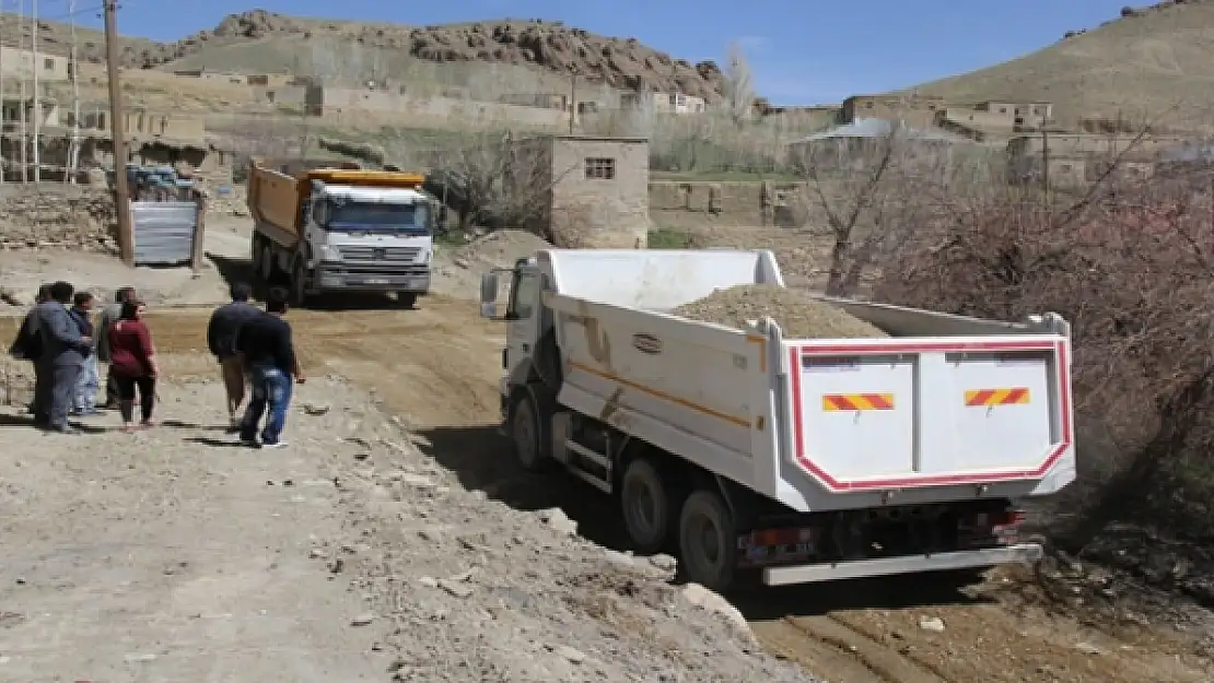 Başkale Belediyesinden Yol Yapım Çalışması