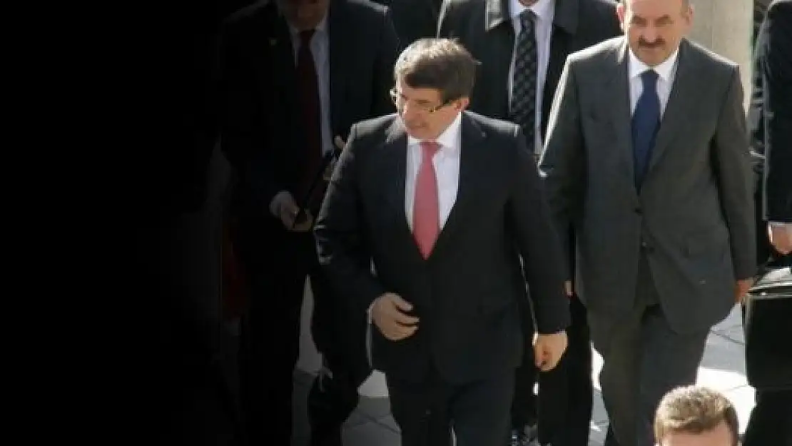 Davutoğlu'na bir darbe daha... Faaliyetler durduruldu