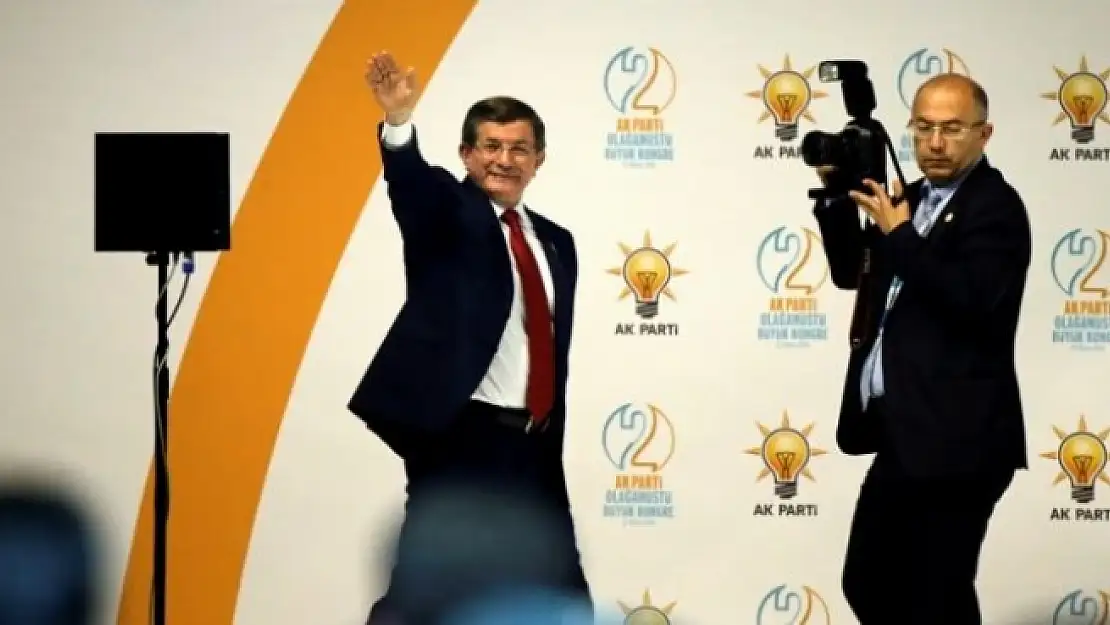 Davutoğlu istifa sonrası ünvanlarını kaldırdı