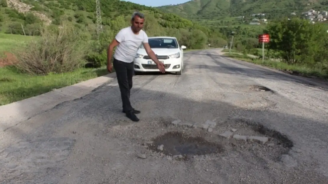 Şemdinli-Yüksekova karayolu köstebek yuvasına döndü