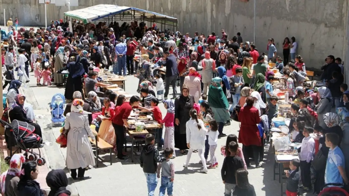 Mehmek Akif İnan Okulundan Kermes Ve Sergi