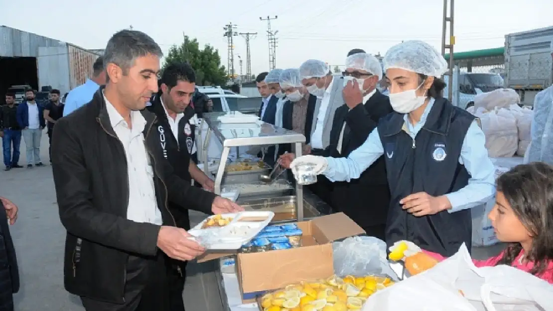 Şehr-i Tuşba'da Şehr-i Ramazan İftar Çadırı