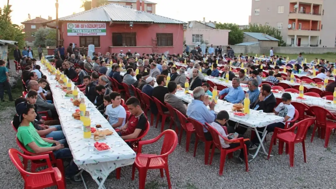 STKların iftar programları sürüyor