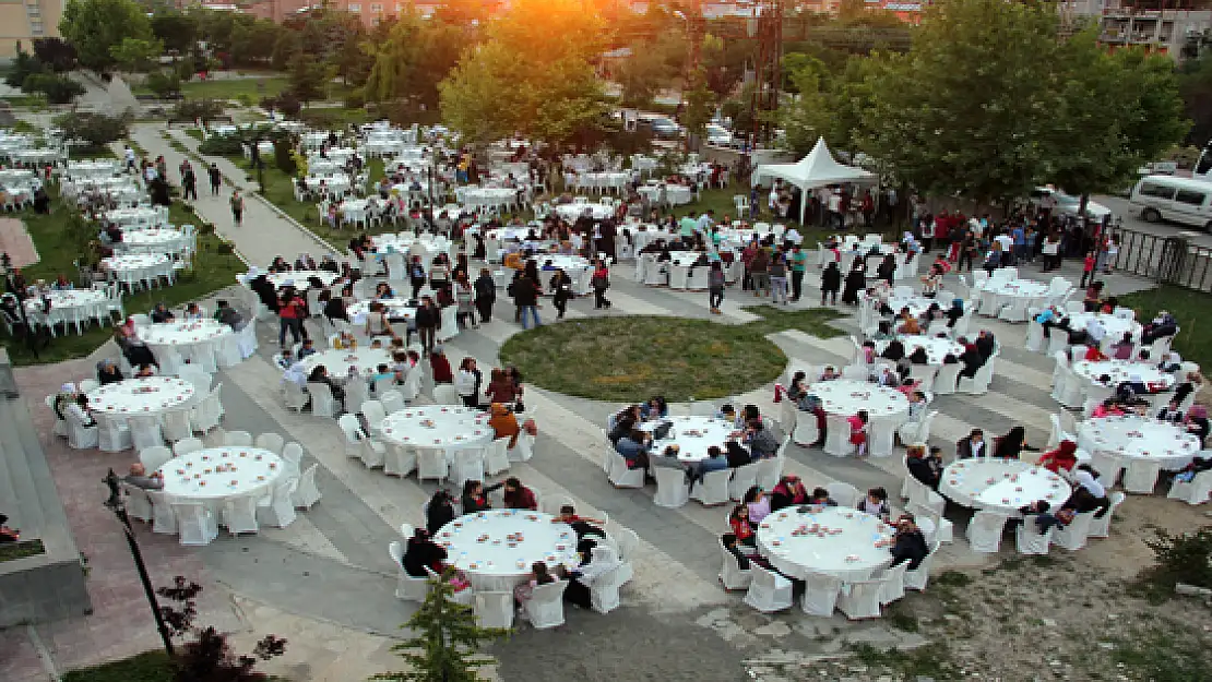 Kadınlar İftar Yemeğinde Buluştu