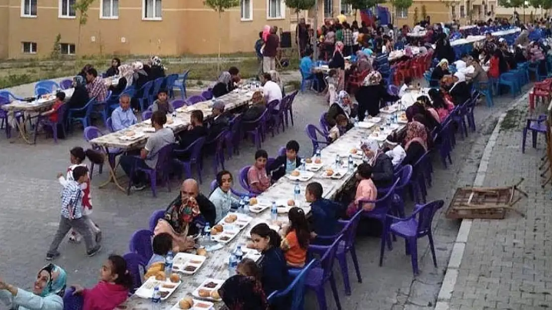 Tuşba Belediyesi'nden mahalle iftarları