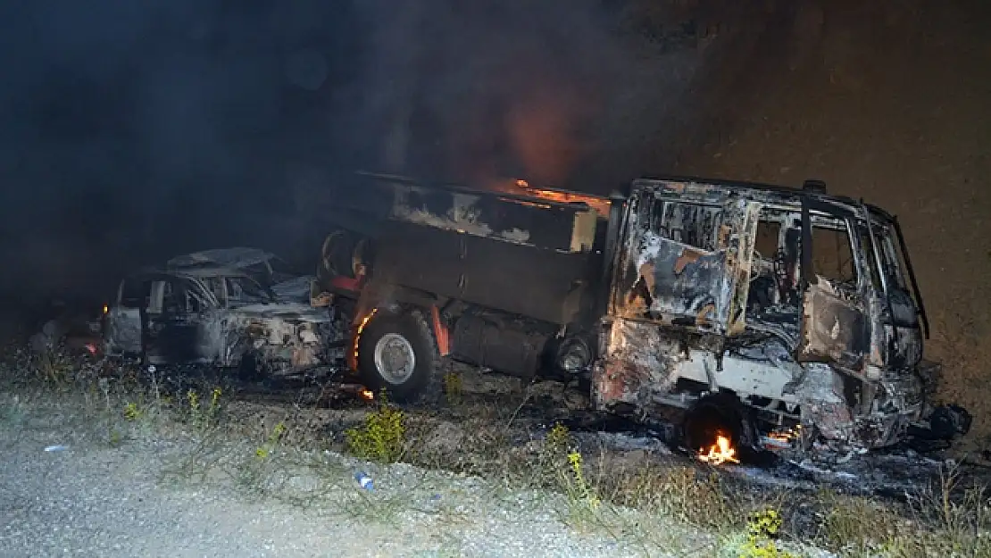 PKK Güpınar'da 23 Aracı Yaktı